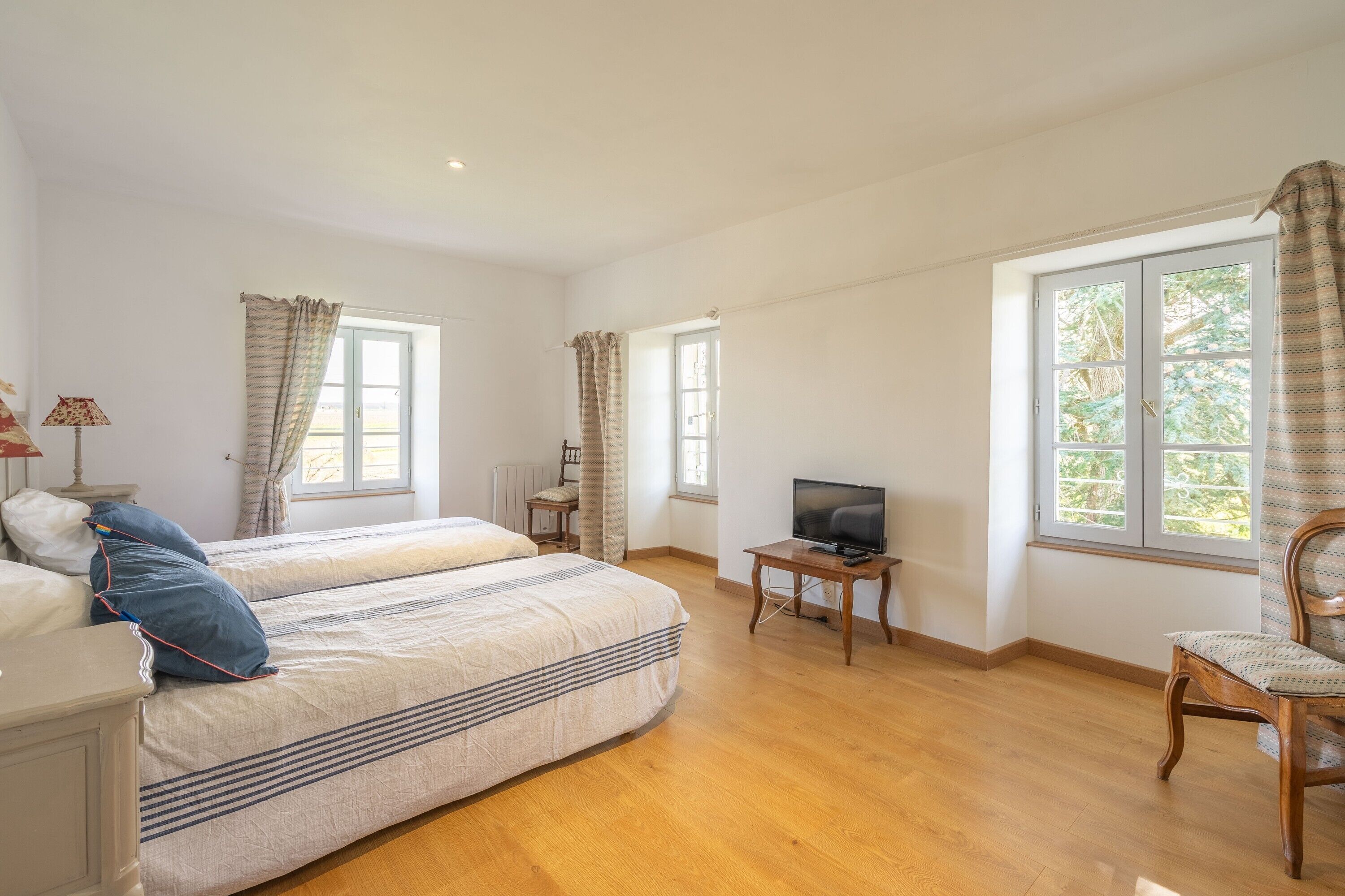 Ferros/tábuas de passar roupa, Wi-Fi, roupa de cama