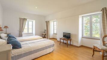 Ferros/tĂĄbuas de passar roupa, Wi-Fi, roupa de cama