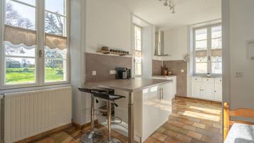 冰箱、微波炉、烤箱、炉灶