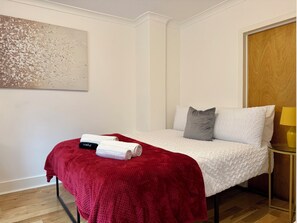 1 bedroom, iron/ironing board, Internet, bed sheets - Charming 1-Bedroom Apartment in Paddington (London)