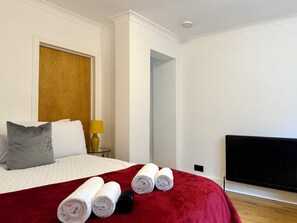 1 bedroom, iron/ironing board, Internet, bed sheets - Charming 1-Bedroom Apartment in Paddington (London)