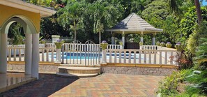 Pool - Elegant 8 Bedroom Villa in Peaceful Ingleside. Perfect for Families & Groups. (Mandeville)