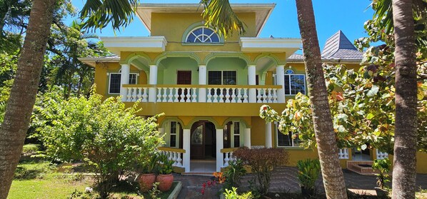 Exterior - Elegant 8 Bedroom Villa in Peaceful Ingleside. Perfect for Families & Groups. (Mandeville)