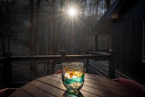 Outdoor dining - 706 On The Creek - Mid-century modern-inspired vibe - Blue Ridge, GA (Blue Ridge)