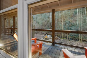 Property grounds - 706 On The Creek - Mid-century modern-inspired vibe - Blue Ridge, GA (Blue Ridge)
