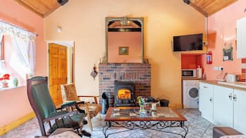 House, 2 Bedrooms, Smoking, Balcony | Living area