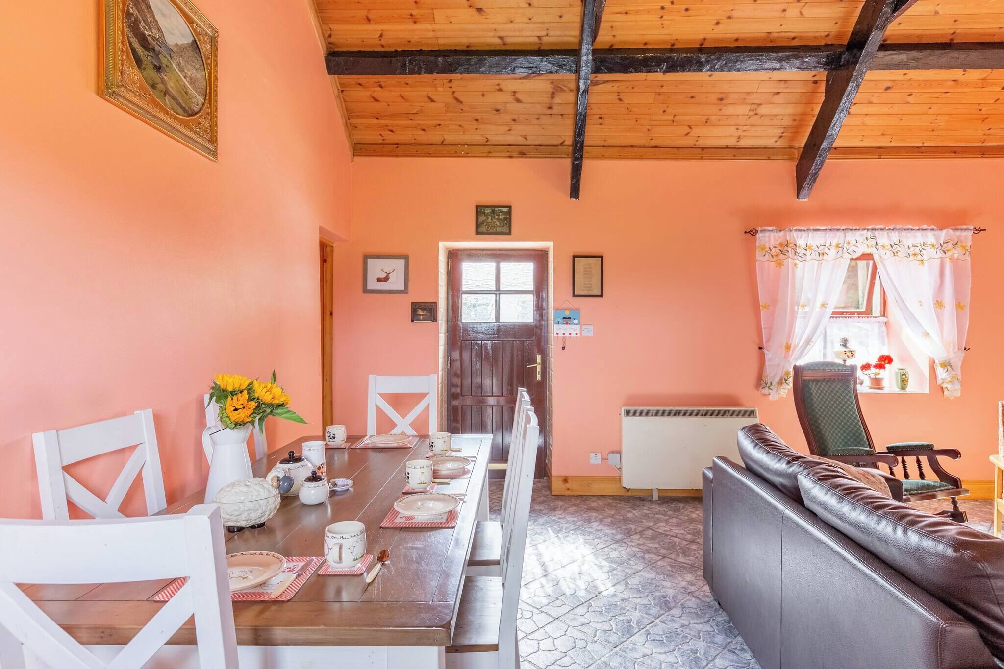 ハウス 2 ベッドルーム 喫煙可 バルコニー | ダイニングルーム