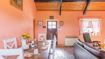 House, 2 Bedrooms, Smoking, Balcony | Dining room