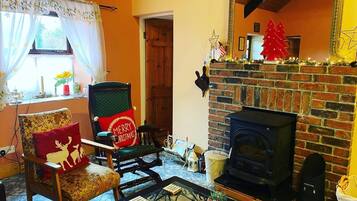 House, 2 Bedrooms, Smoking, Balcony | Interior