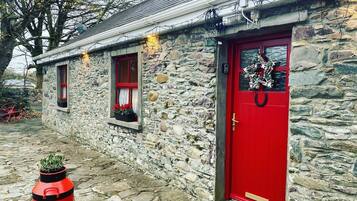 House, 2 Bedrooms, Smoking, Balcony | Exterior detail