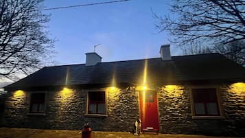 ุงูู
ูุดุฃุฉ ู
ู ุงูุฎุงุฑุฌ