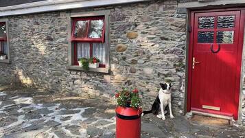 House, 2 Bedrooms, Smoking, Balcony | Exterior detail