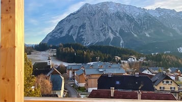 Comfort Apartment | Living area | Flat-screen TV, heated floors