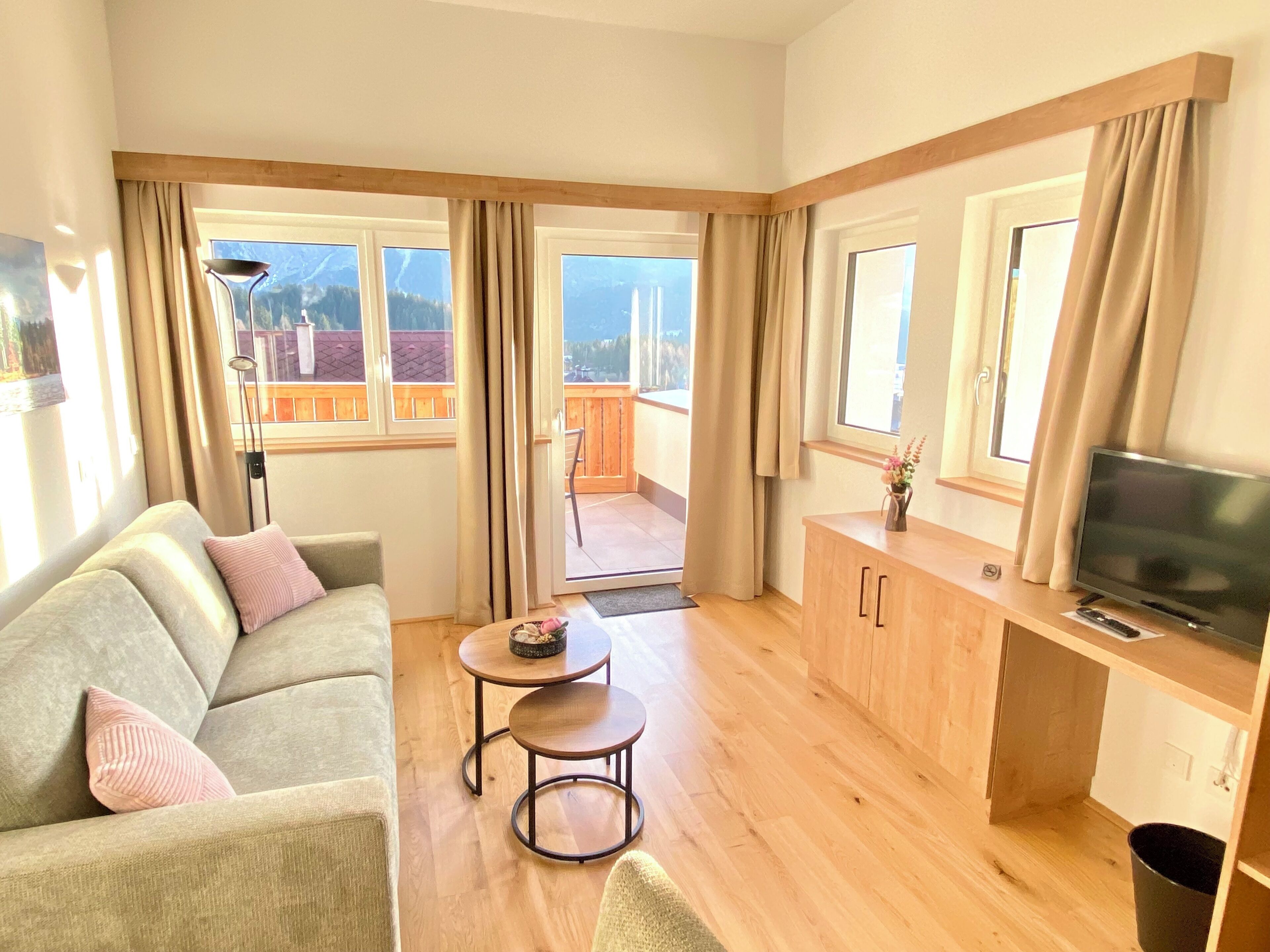 Basic Apartment | Living area | Flat-screen TV, heated floors