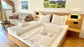 Leilighet – comfort | Safe på rommet, individuelt dekorert og individuelt innredet