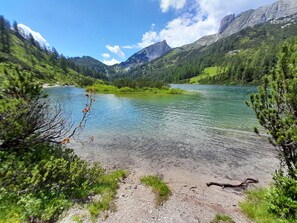 A clear lake surrounded by mountains and greenery. - Grimming View I  (Tauplitz)