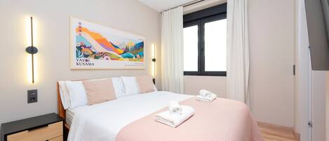 Iron/ironing board, internet, bed sheets