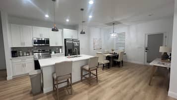 Microwave, oven, dishwasher, coffee/tea maker