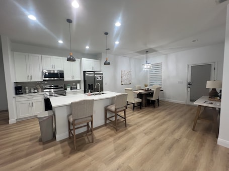 Microwave, oven, dishwasher, coffee/tea maker. Modern and Spacious House in Port Charlotte Ideal for Families.