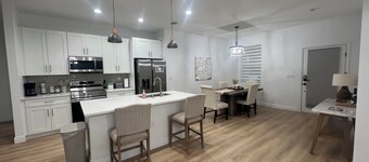 Modern and Spacious House in Port Charlotte Ideal for Families.