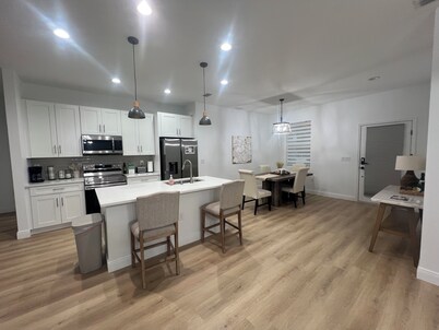 Modern and Spacious House in Port Charlotte Ideal for Families.