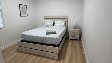 4 bedrooms, iron/ironing board, free WiFi, bed sheets