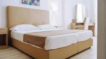 Double Room | In-room safe, cots/infant beds, bed sheets