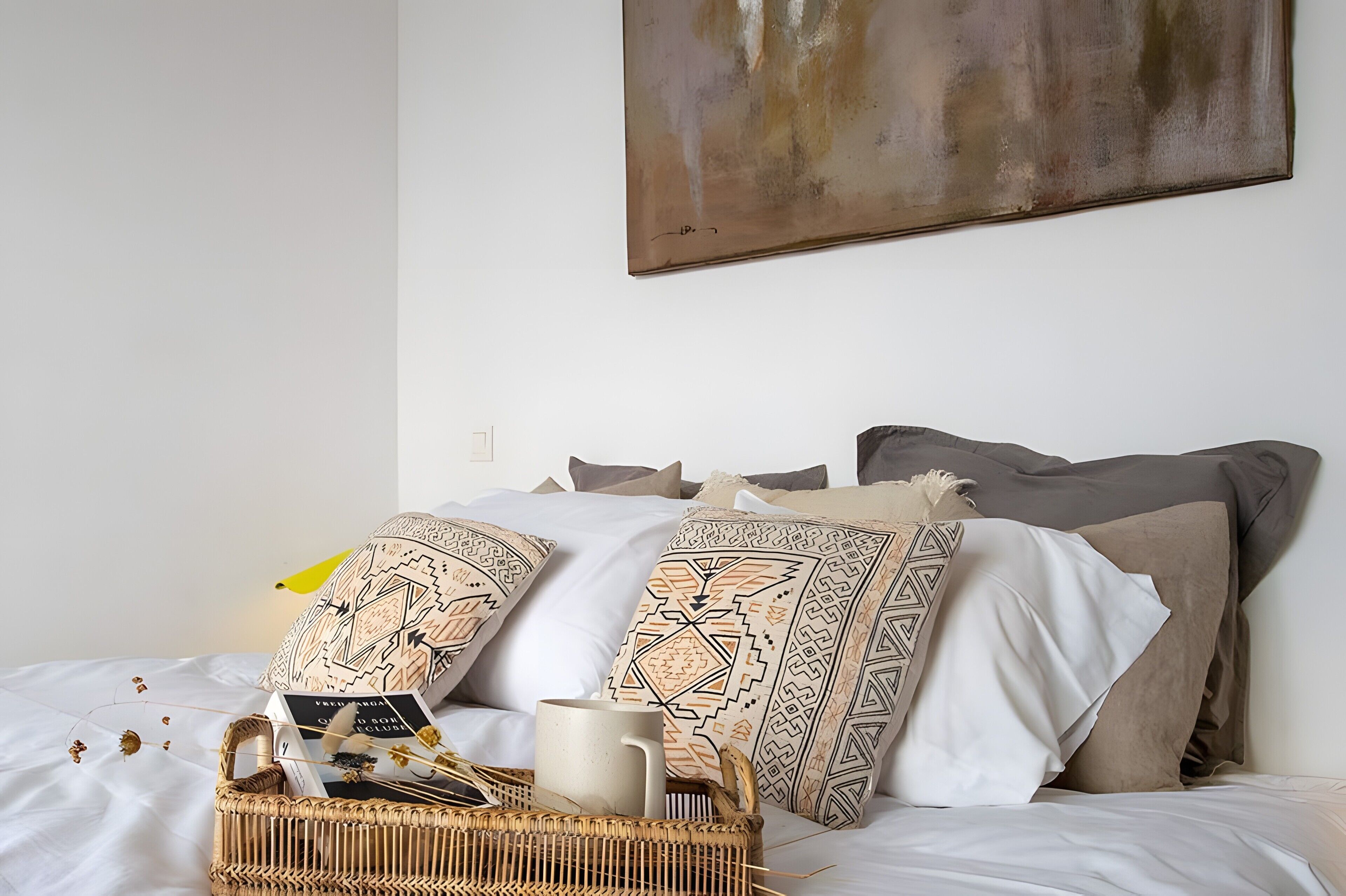 5 habitaciones, tabla de planchar con plancha, wifi y ropa de cama 