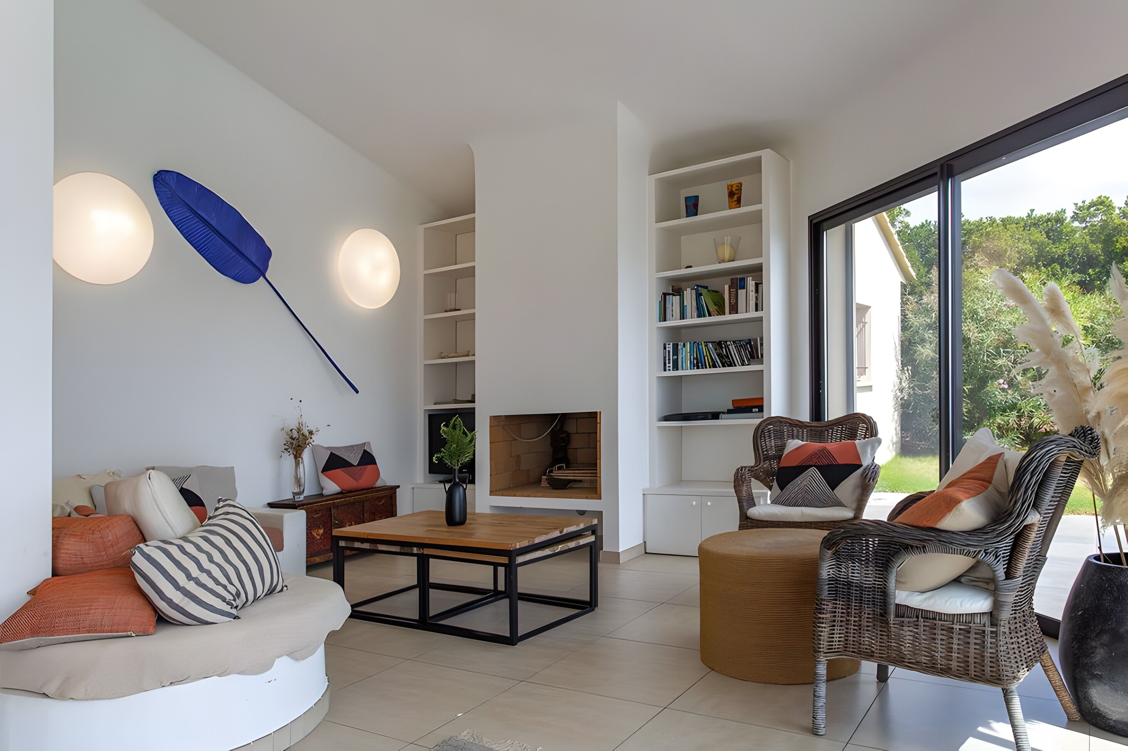 Eldstad, dvd-spelare och ett bordtennisbord