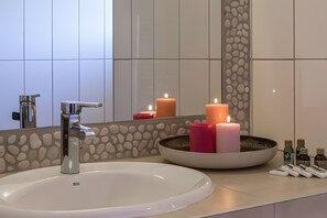 تجهيزات دش، مجففات شعر، مناشف