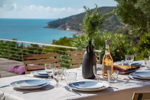 Outdoor dining - Villa for 12 with Sea View, Tarco Village, Cervonnicia, 15min from Pinarello (Conca)