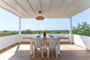 Outdoor dining - Villa Francesco with Sea View (Orosei)