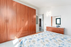 Iron/ironing board, WiFi, bed sheets - Villa Francesco with Sea View (Orosei)