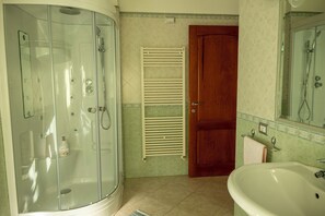 Condo, Balcony | Bathroom - House Gennauara (Lanusei)