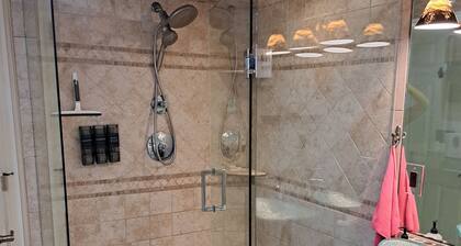 Delightful 1-bedroom cottage with AC in charming Naples
