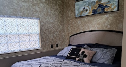 Delightful 1-bedroom cottage with AC in charming Naples