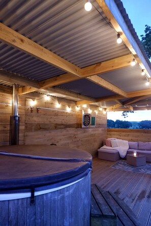 Bañera de hidromasaje al aire libre