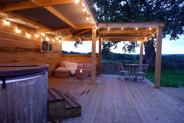 Outdoor dining - Shepherds Hideaway (Holsworthy)