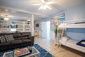 4 bedrooms, iron/ironing board, WiFi, bed sheets - Sea Why - Hot Tub - Ocean Views - Game Room (Surf City)