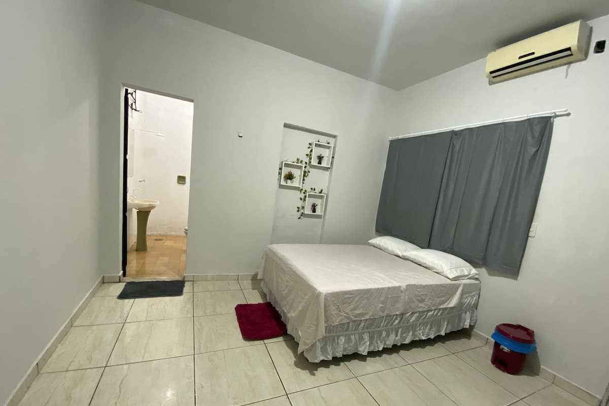 Basic Room | Blackout drapes, iron/ironing board, free WiFi