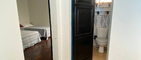 基本共用宿舍 | 遮光窗簾/窗簾、熨斗/熨衫板、免費 Wi-Fi、床單