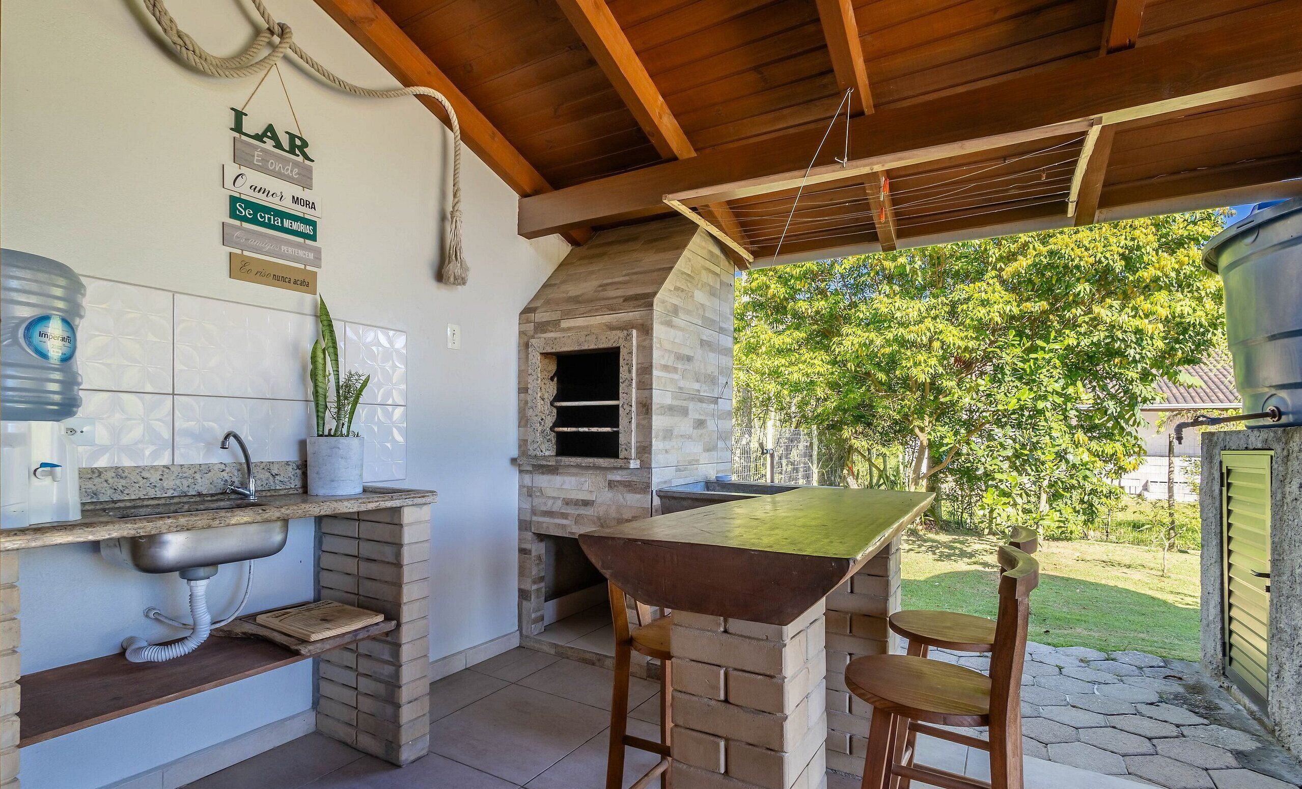 ベーシック アパートメント | 屋外ダイニングエリア