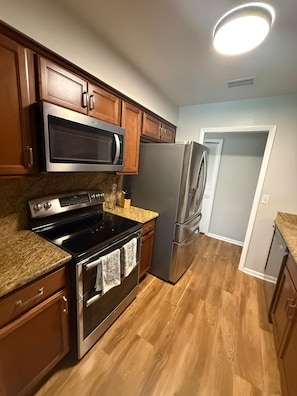 Microwave, oven, stovetop, dishwasher - John Shirley's Retreat (Winter Haven)