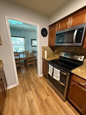 Microwave, oven, stovetop, dishwasher - John Shirley's Retreat (Winter Haven)
