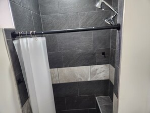 Premium Room | Bathroom | Shower, towels, soap, shampoo