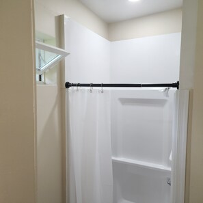 Standard Room | Bathroom | Shower, towels, soap, shampoo - Nazareth Extended Stay (Nazareth)