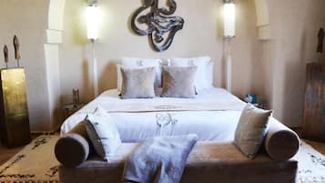 In-room safe, soundproofing, iron/ironing board, free WiFi