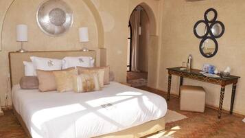 Värdeförvaringsskåp på rummet, ljudisolering och strykjärn/strykbräda