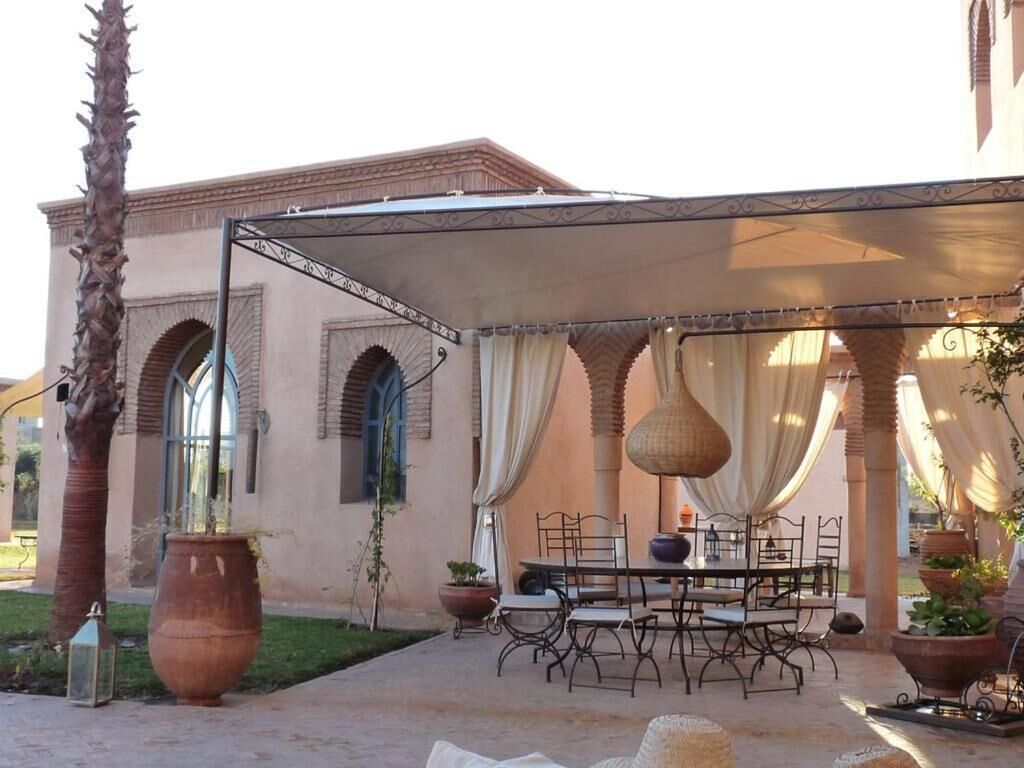 别墅, 阳台, 花园景观 | 室外用餐