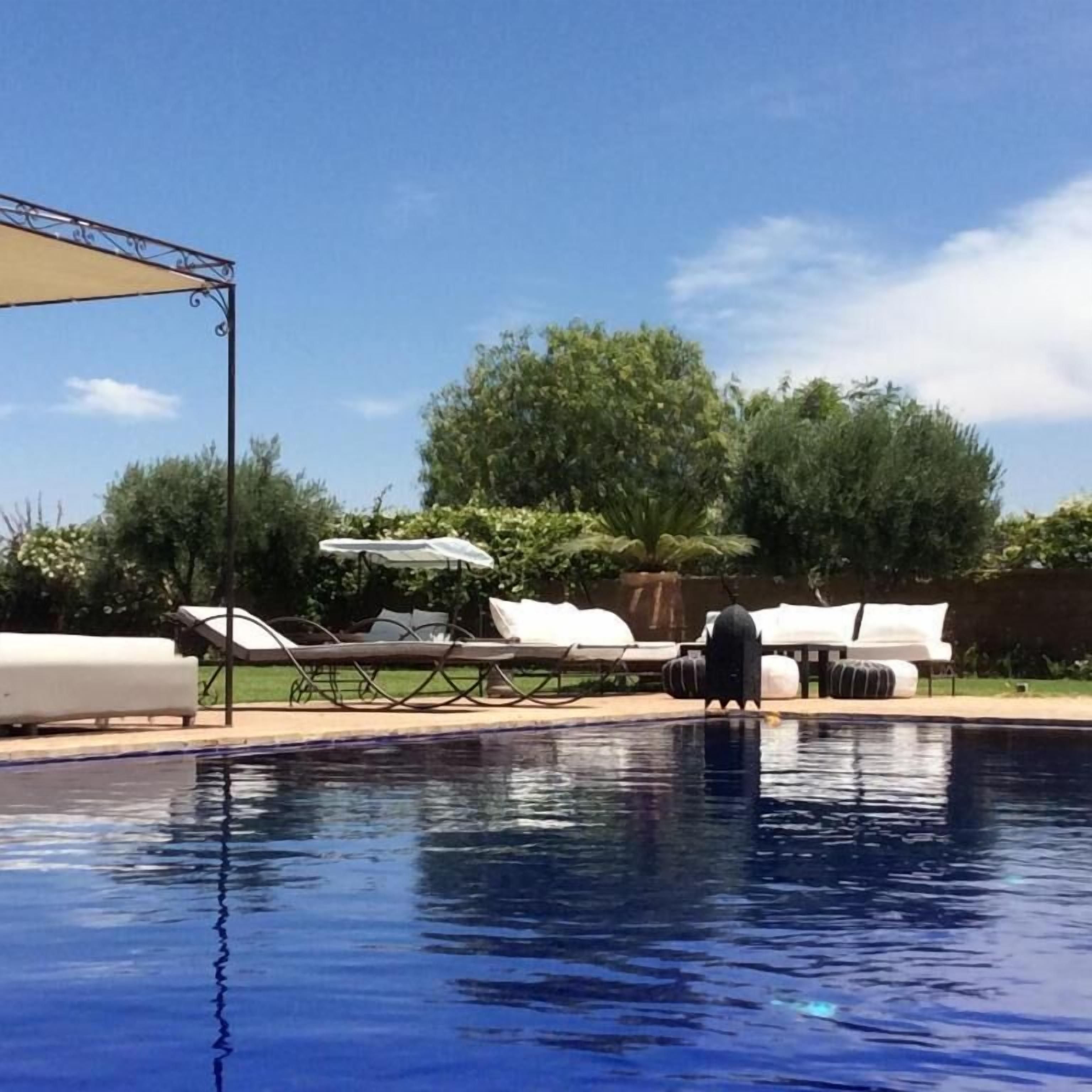 别墅, 阳台, 花园景观 | 泳池 | 室外游泳池